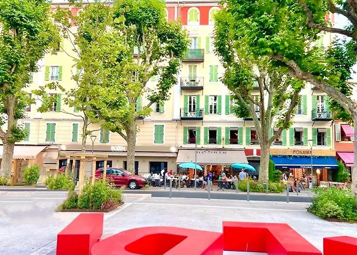 Place Grimaldi, Close To Beach And Restaurants, With Balcony