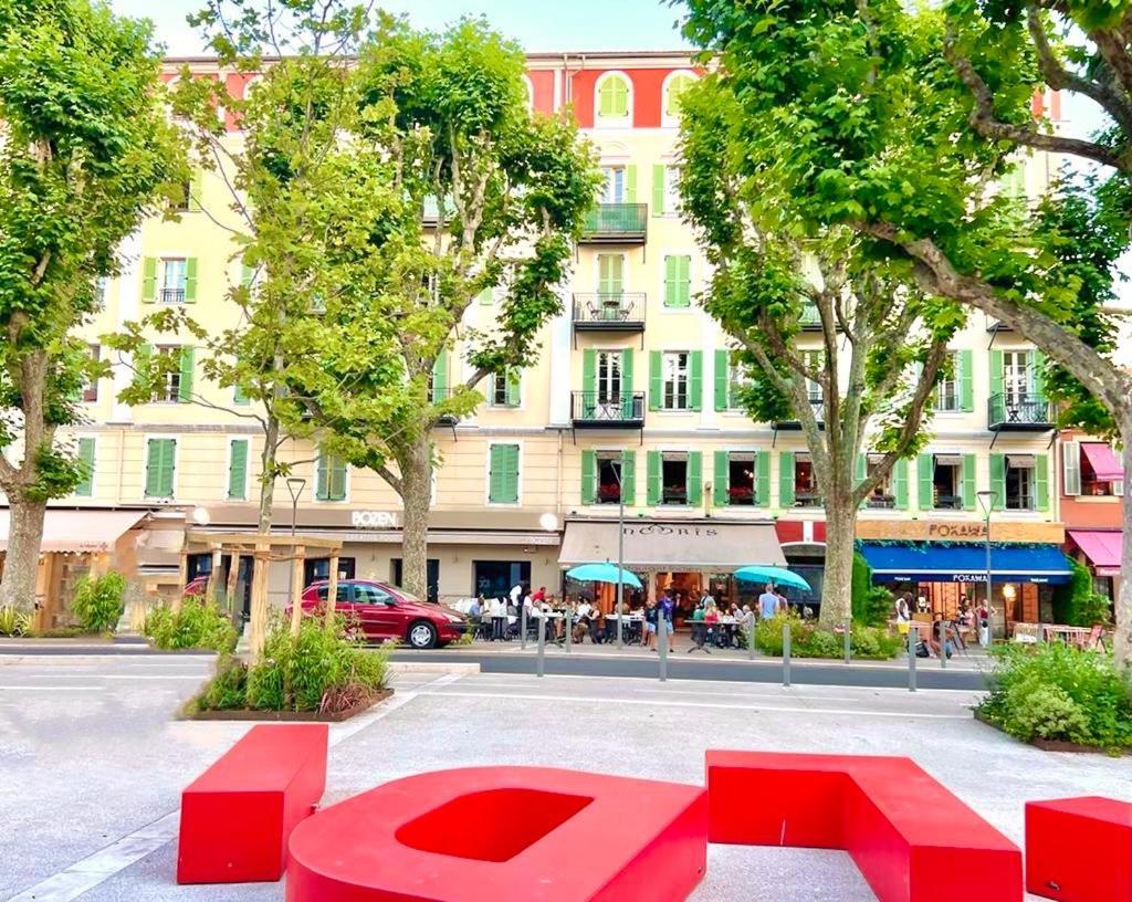 Place Grimaldi, Close To And Restaurants, With Balcony * Nizza