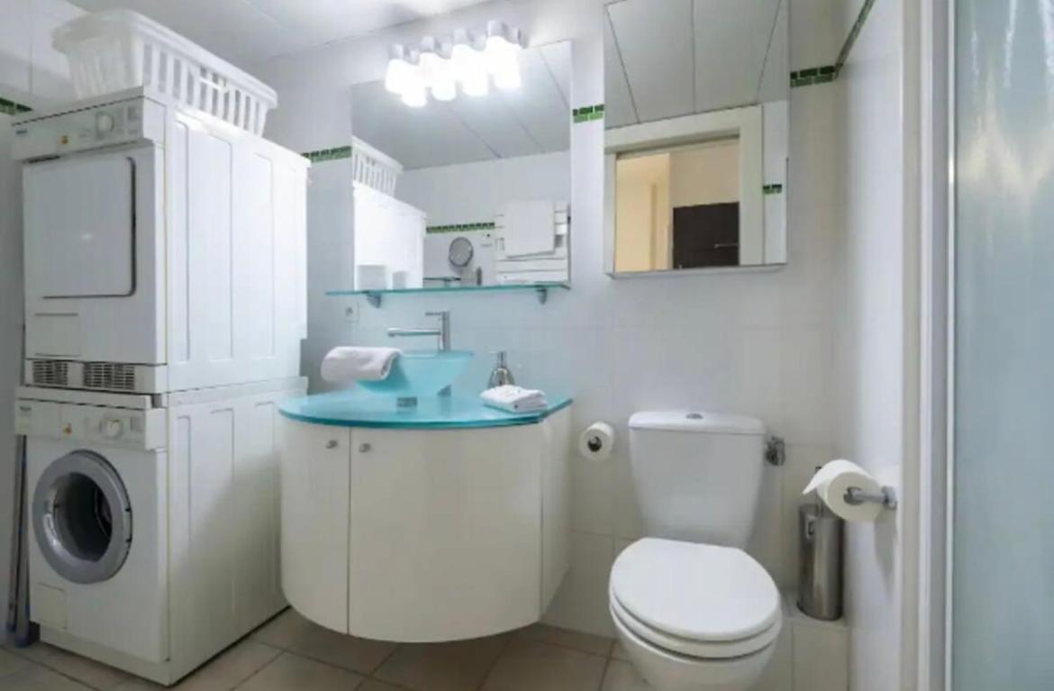 Place Grimaldi, Close To And Restaurants, With Balcony Appartamento