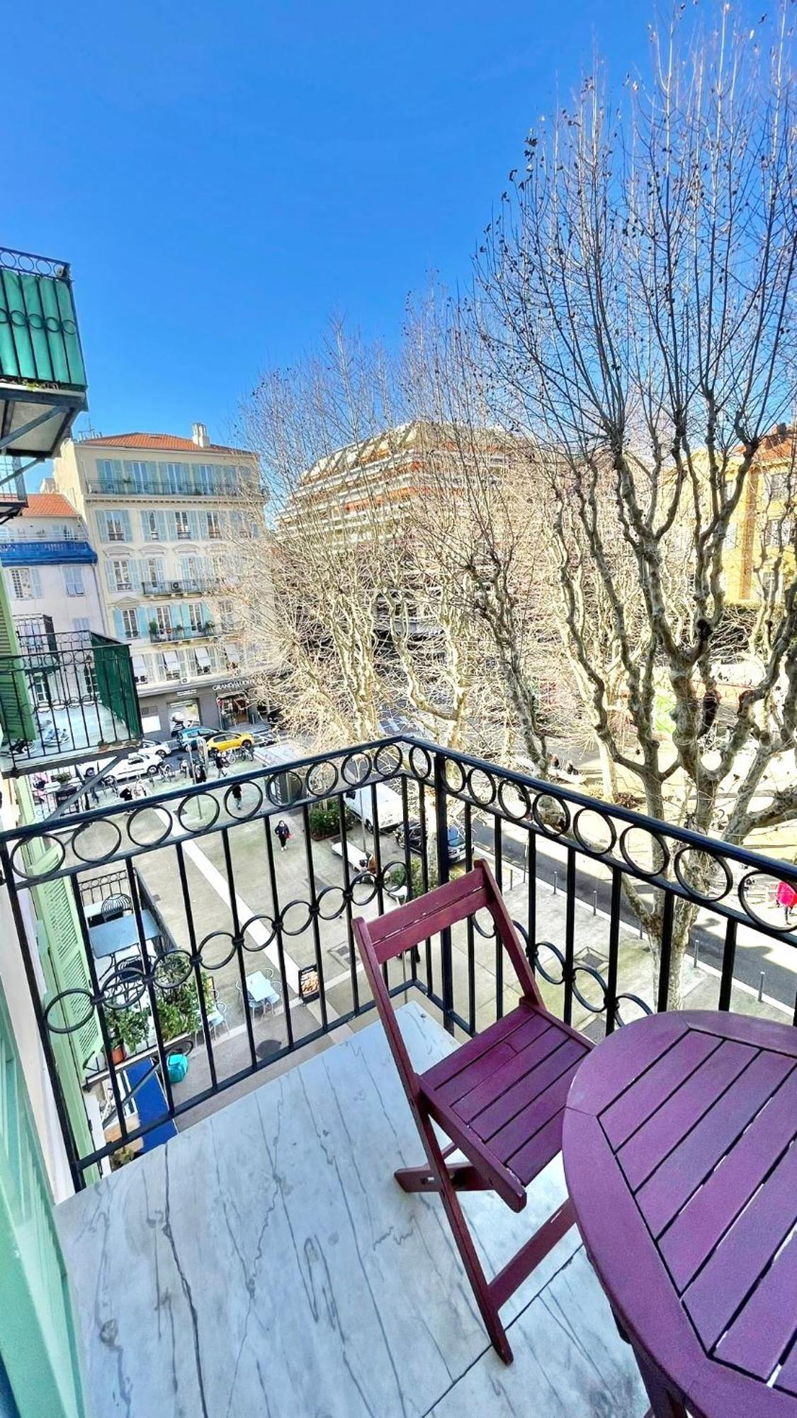 Place Grimaldi, Close To And Restaurants, With Balcony * Nizza